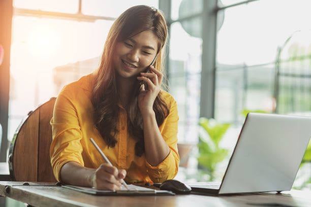 woman on the phone at desk laptop